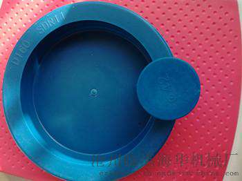 扣在管口的塑料防尘盖就是塑料管帽也是塑料内塞